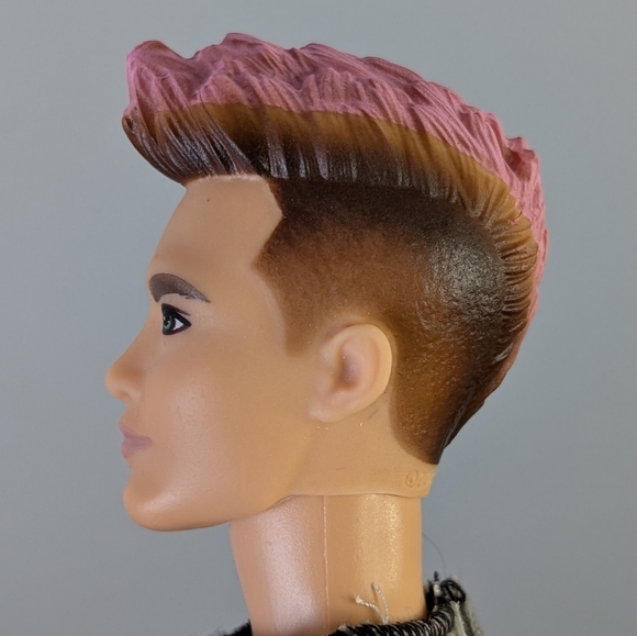 Barbie | Ken Fashionistas Doll #176 - Picture 4 of 9